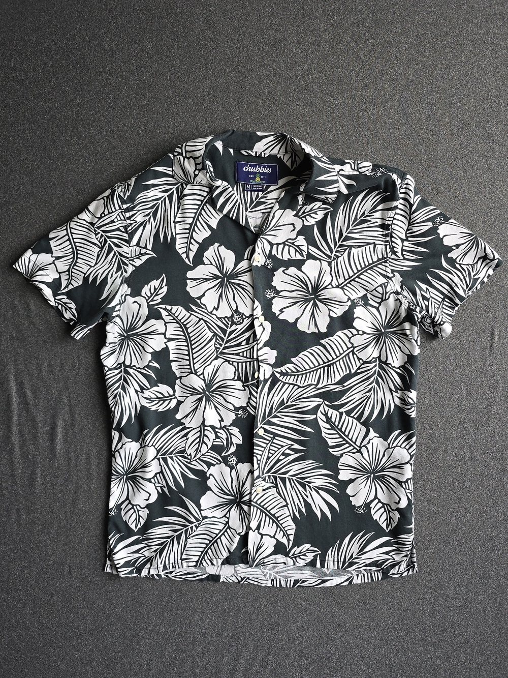 Chubbies Camp Hawaiian Shirt Men's Medium Black White The Visual Ferner Rayon